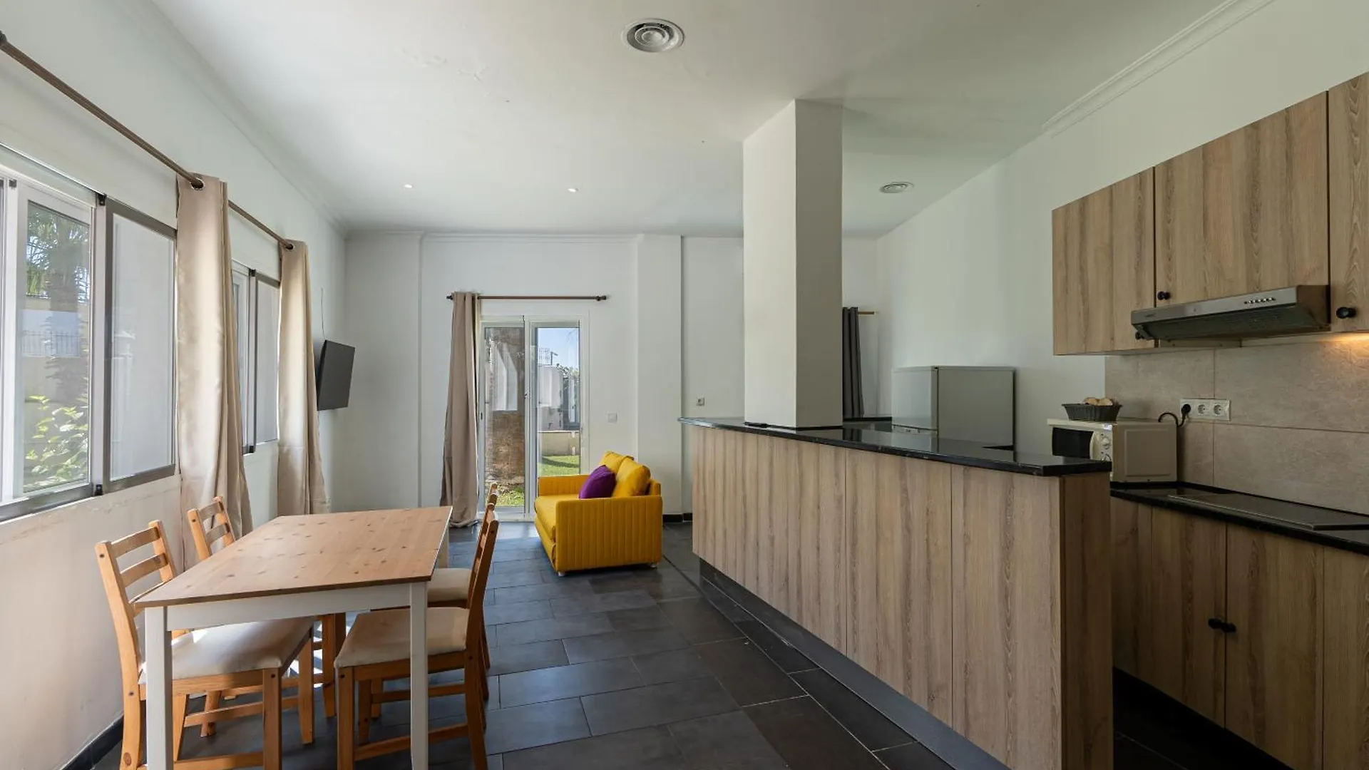 Aparthotel Casadelmar Marbella 23 Apartamentos Vacacionales